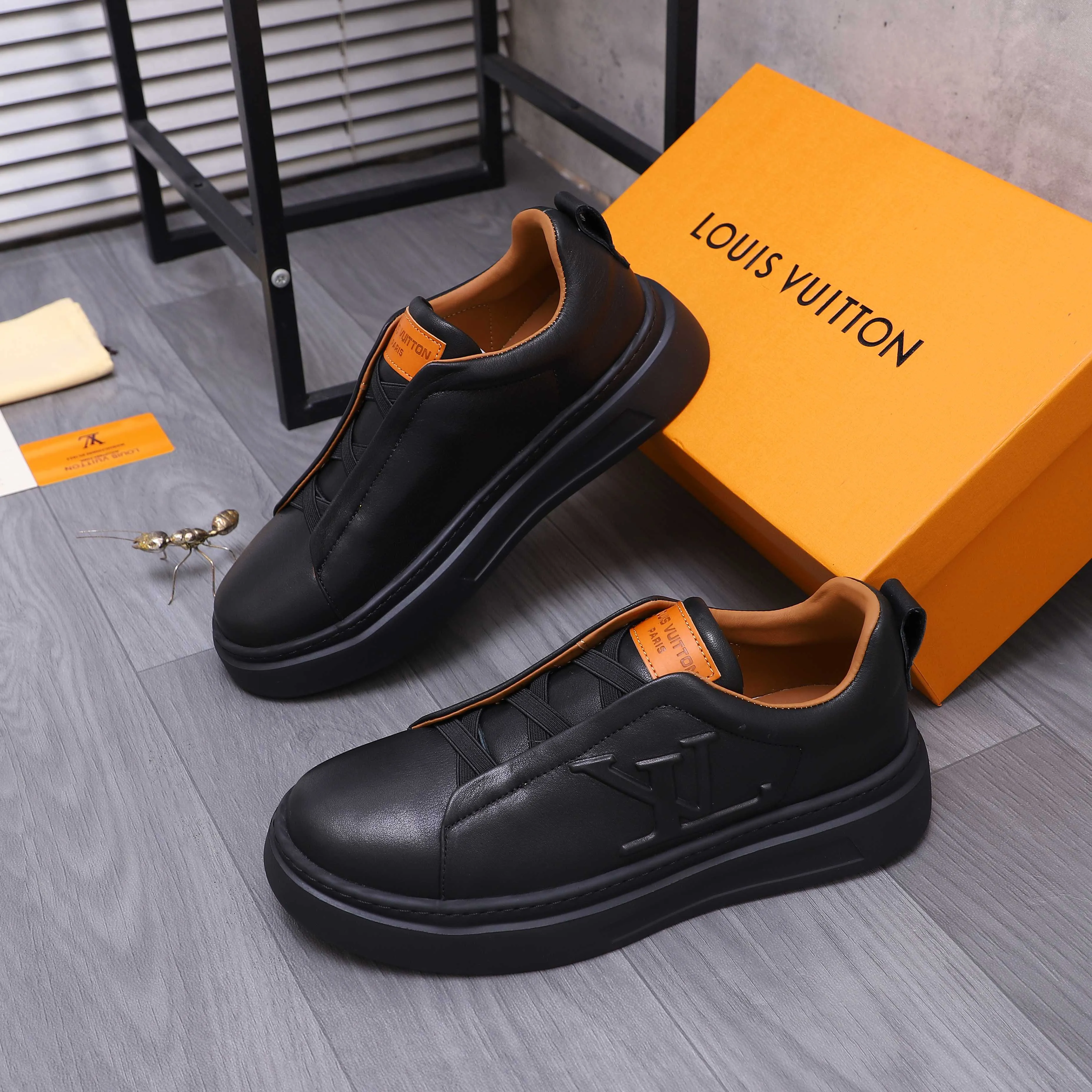 Men's shoes 💰p480 Product trademark: LV "Louis Vuitton" business casual men's shoes Regular size: 38-44 Product materials: Selected high-quality cowhide upper, cowhide lining, rubber outsole